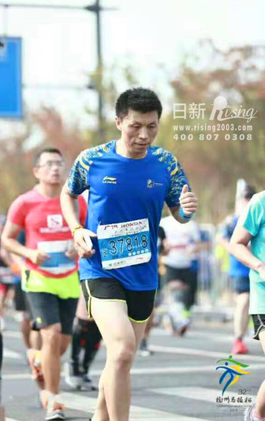 杭州日新小伙伴热力开跑2018杭州马拉松