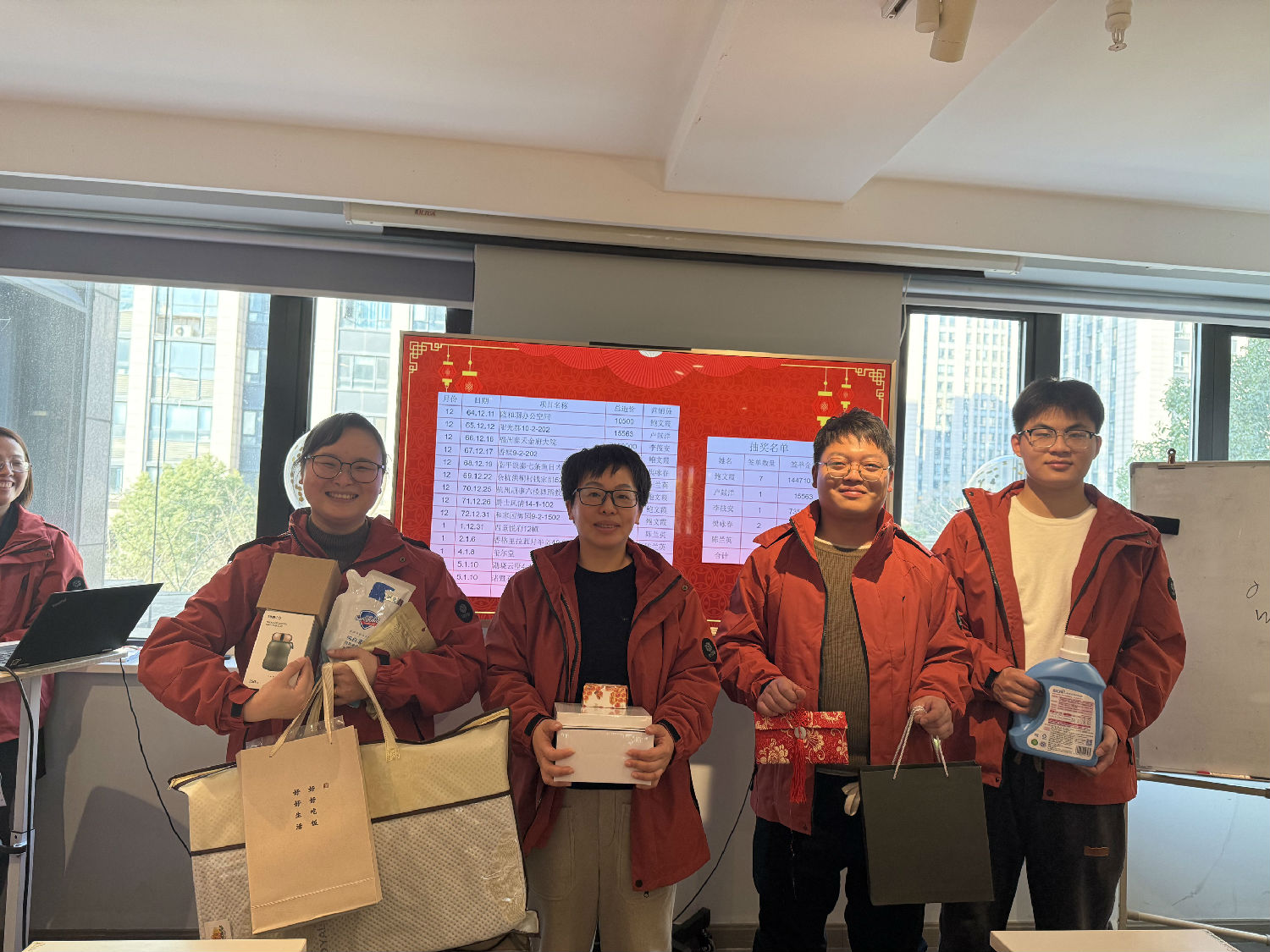 日新环境年终会议：工龄奖与本命年祝福