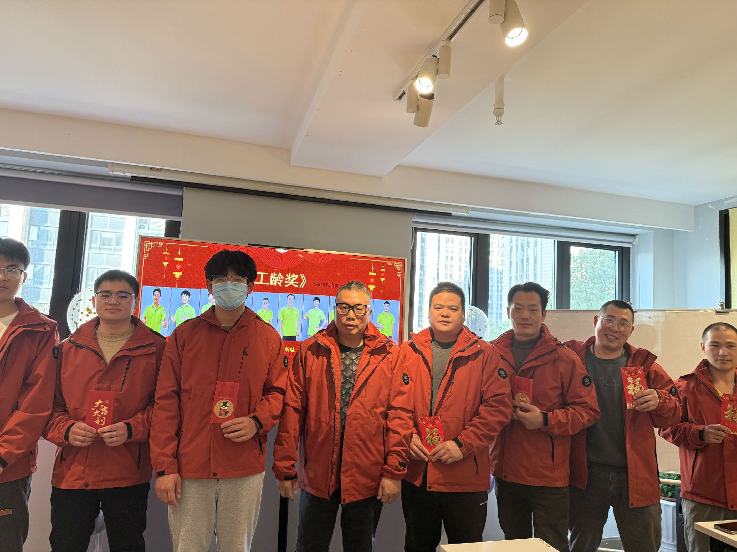 日新环境年终会议：工龄奖与本命年祝福