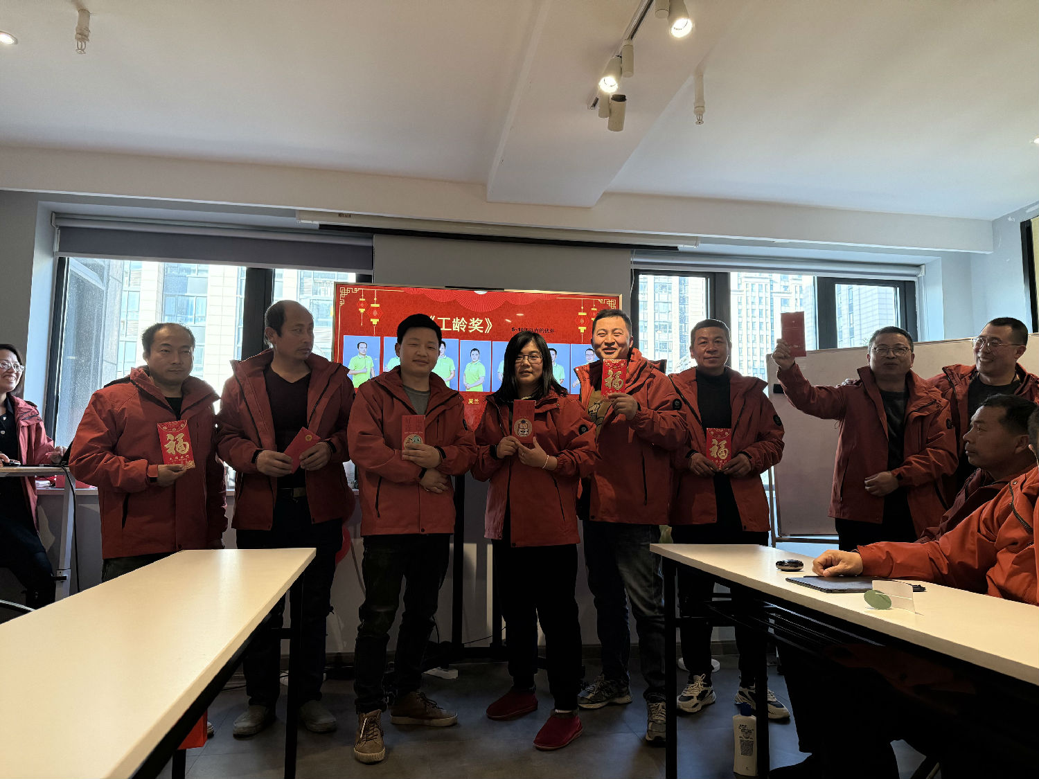 日新环境年终会议：工龄奖与本命年祝福