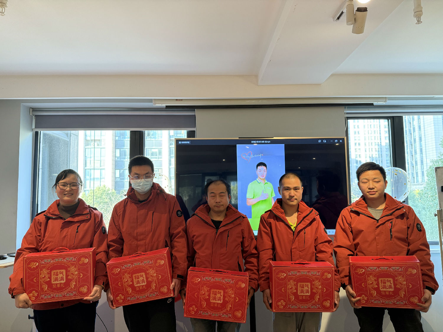 日新环境年终会议：工龄奖与本命年祝福