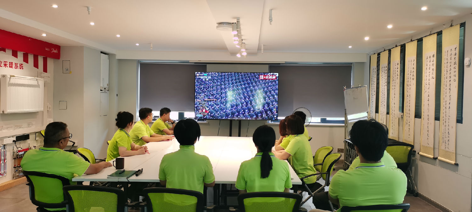 铁血荣光映初心 · 同心奋进新征程 | 日新环境家人们9.4观大阅兵 铁血荣光映初心 · 同心奋进新征程 | 日新环境家人们9.4观大阅兵